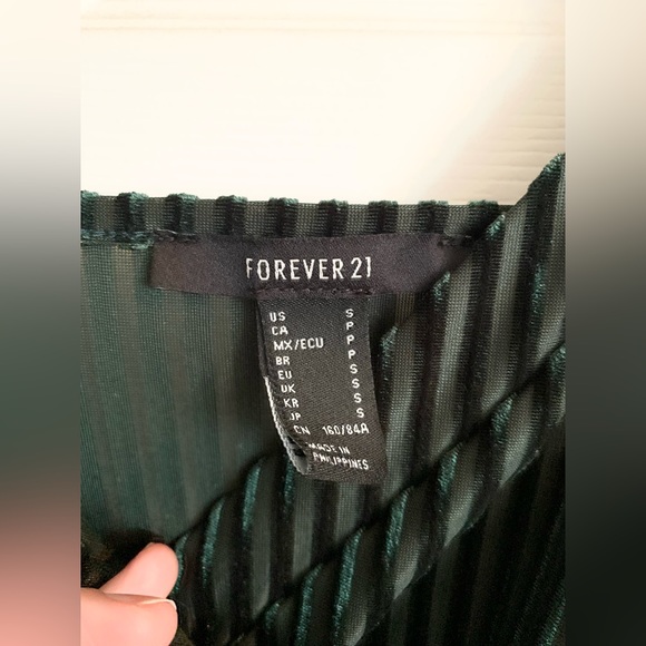 Very flattering front tie bodysuit from Forever 21. Perfect condition. Size S - Picture 3 of 4